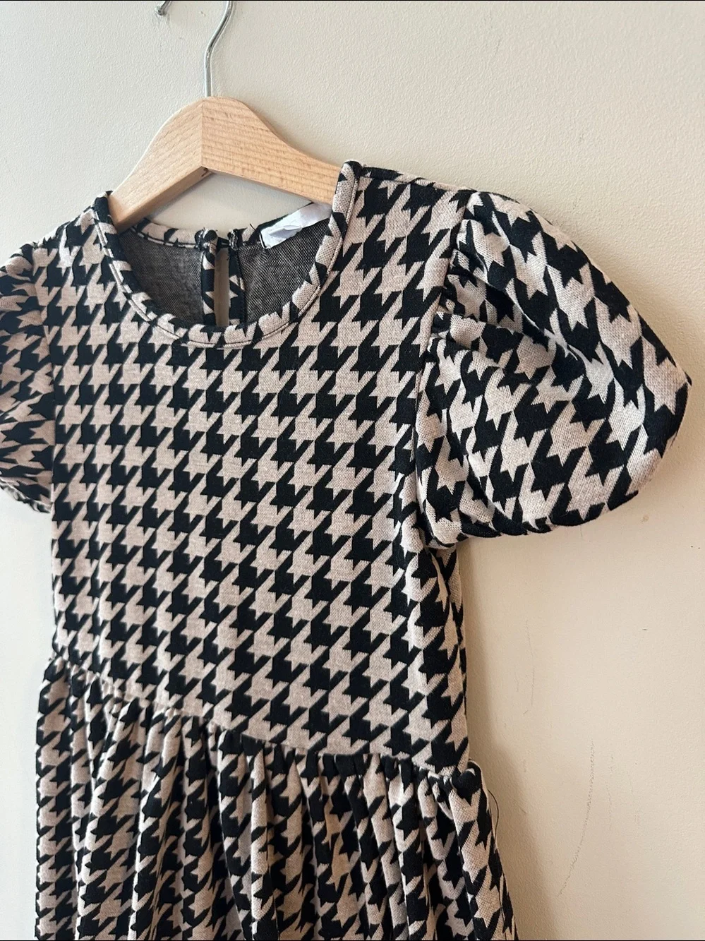 Tahari Girls Size 6 Black & Cream Houndstooth Puff-Sleeve Dress
